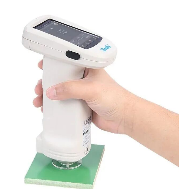 TS7700便携式分光测色仪测量汽车零件颜色